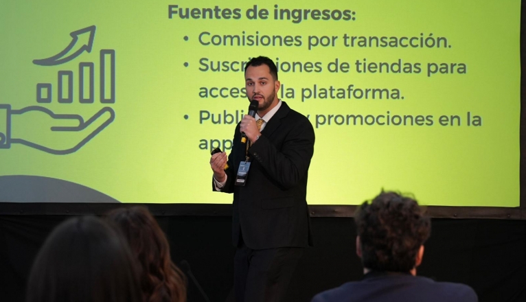 Delgado durante la presentación de Scango en la incubadora de INCIBE en Lanzarote. Delgado durante la presentación de Scango en la incubadora de INCIBE en Lanzarote.
