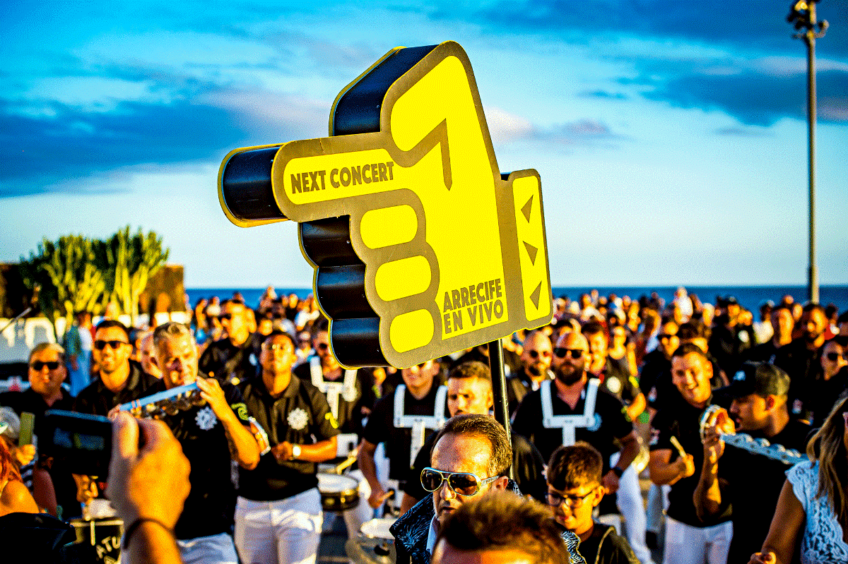 Pointing finger in Arrecife en Vivo © Javier Rosa