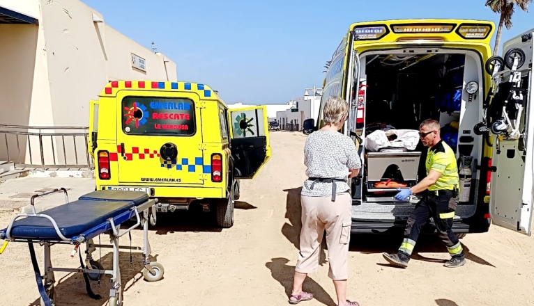 Rescatado en helicóptero un ciclista accidentado en La Graciosa. Rescatado en helicóptero un ciclista accidentado en La Graciosa.