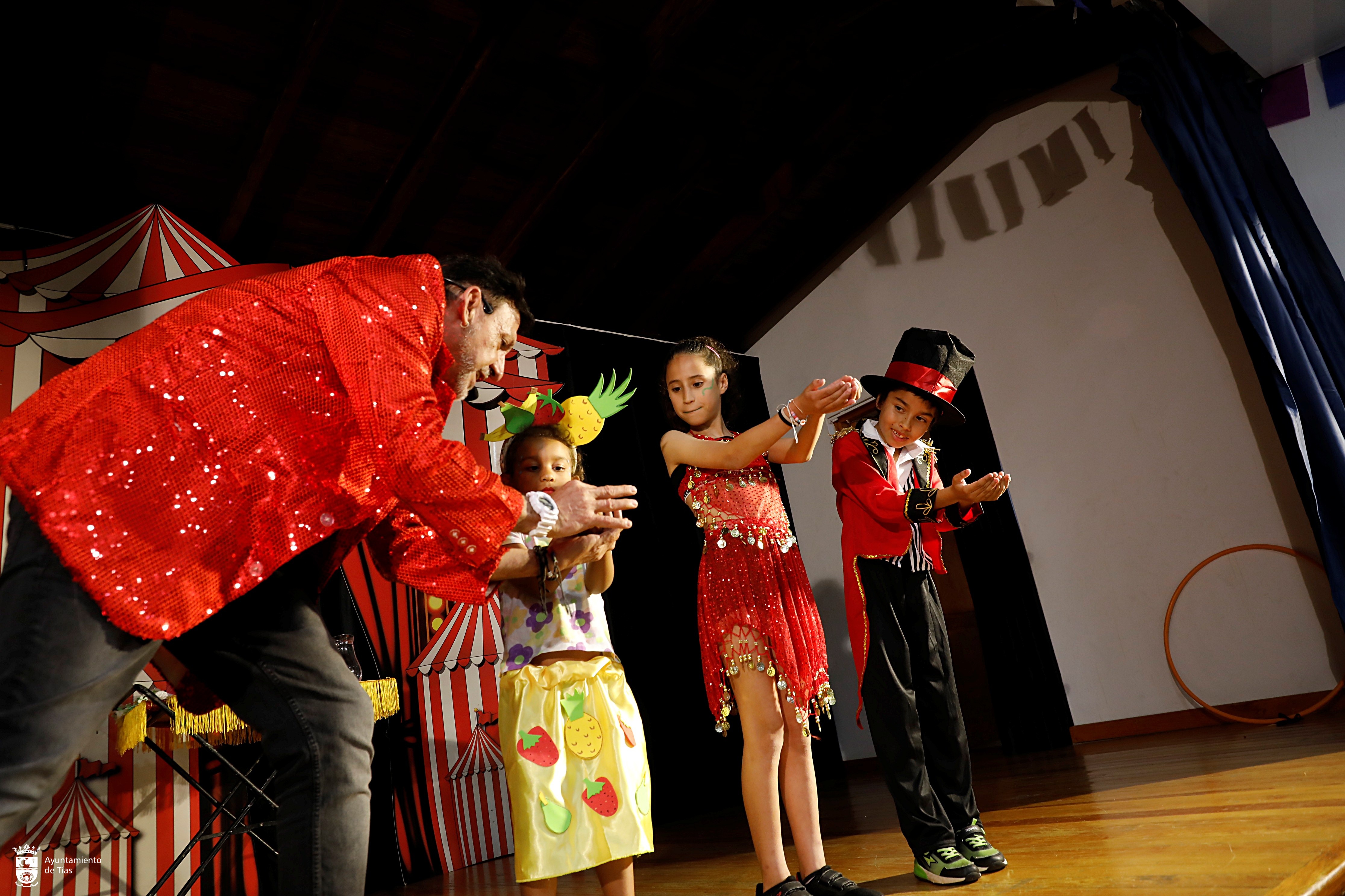 Los más pequeños durante la fiesta de carnaval Los más pequeños durante la fiesta de carnaval