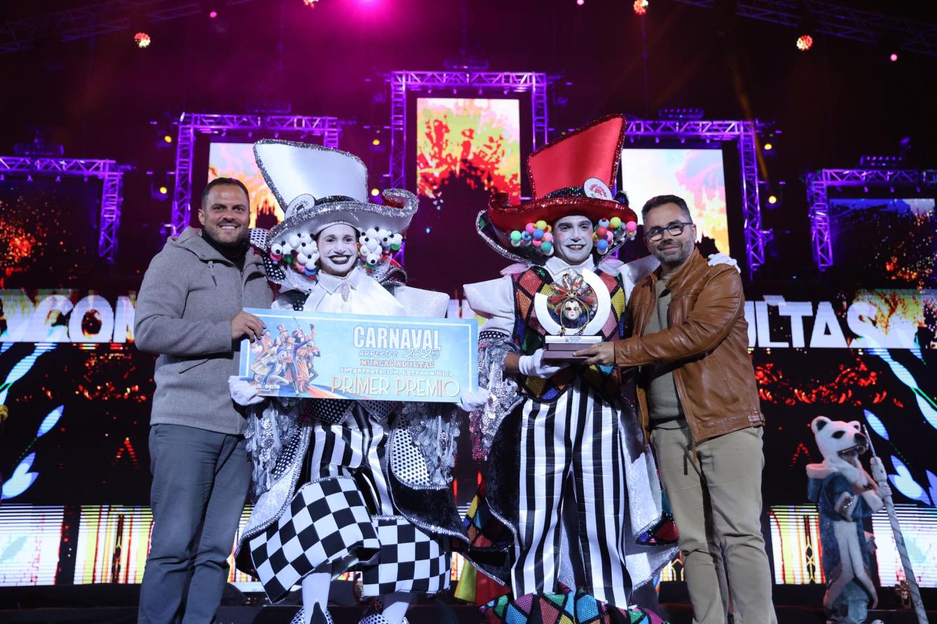 Los Simplones se alzan con el primer premio del XXXV Concurso de murgas, 2025
