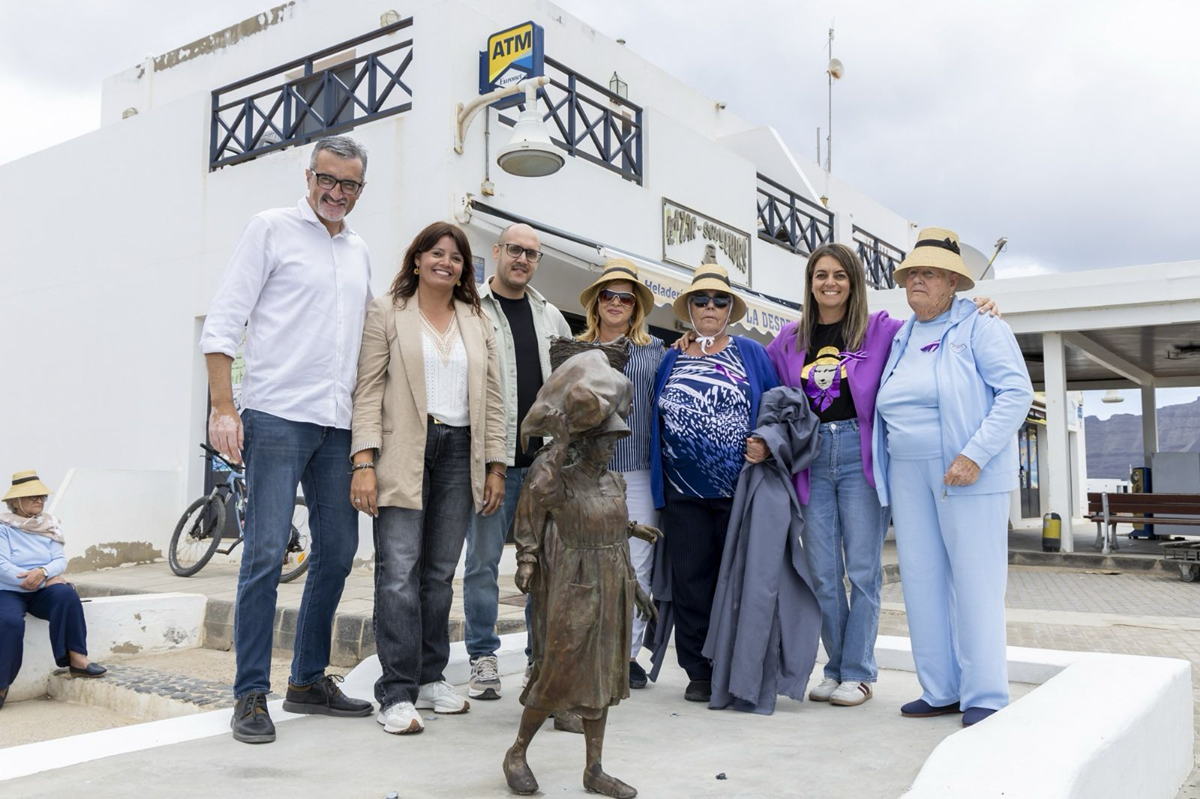 Conjunto escultórico que homenajea a la mujer graciosera