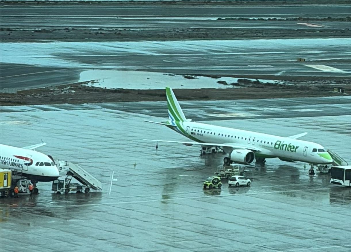 Pista del aeropuerto de Gran Canaria @controladoresaéreos