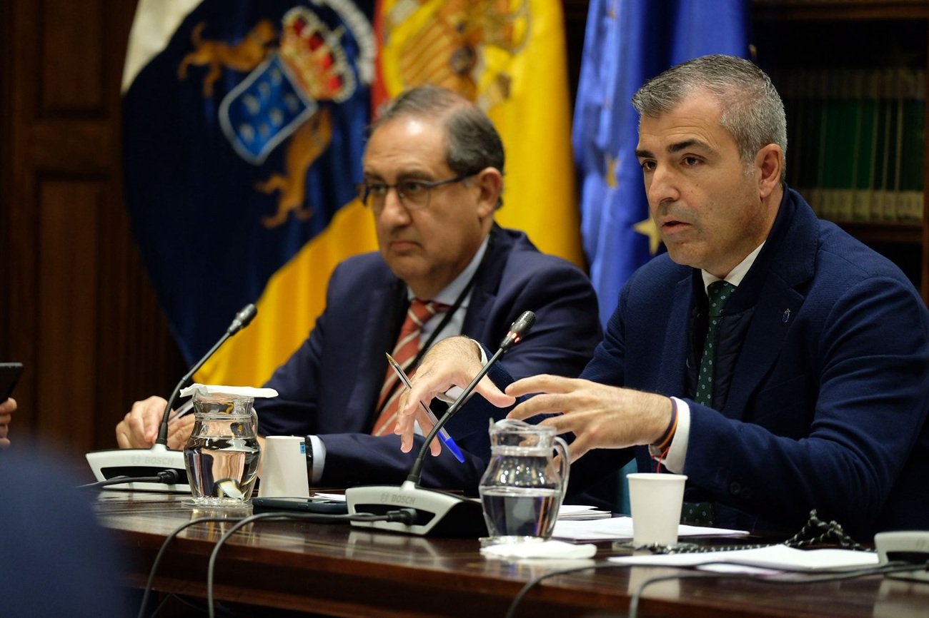 El vicepresidente Manuel Domínguez en la comision de economía. Impuestos.