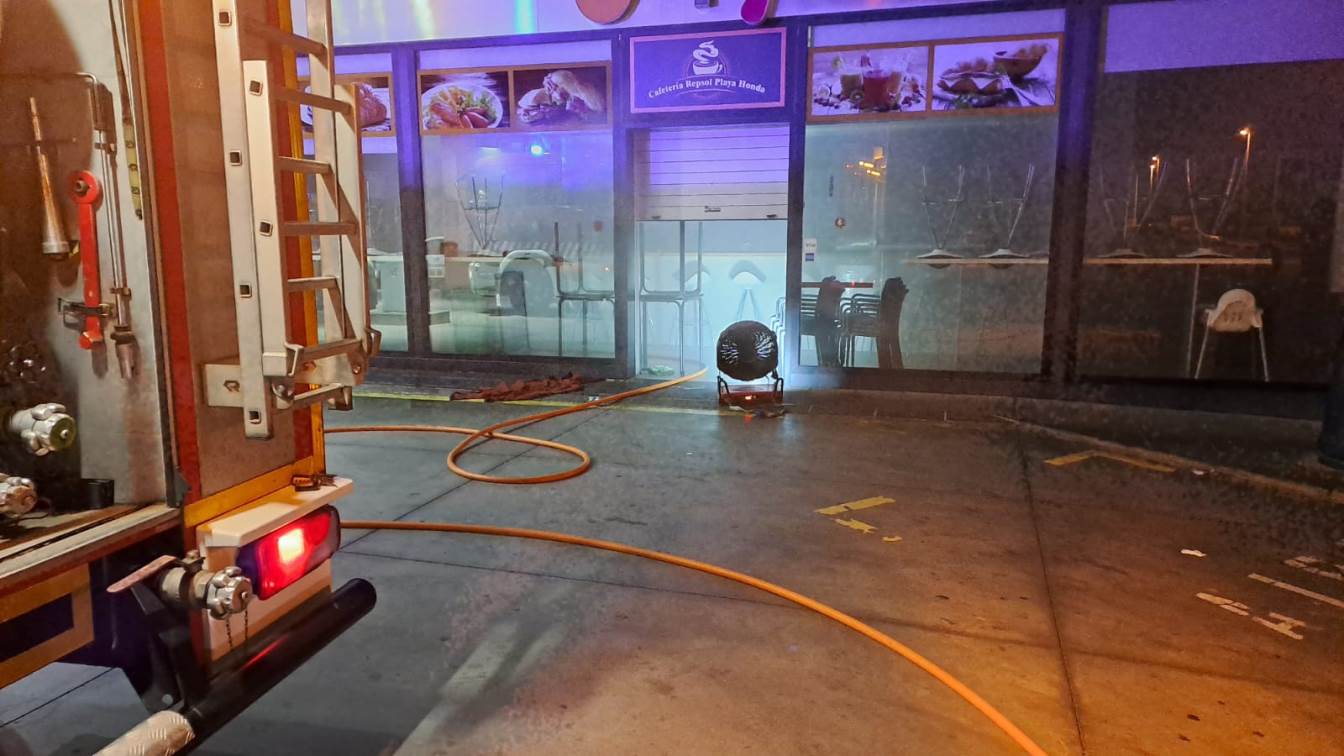Incendio en la cafetería de una gasolinera en Playa Honda