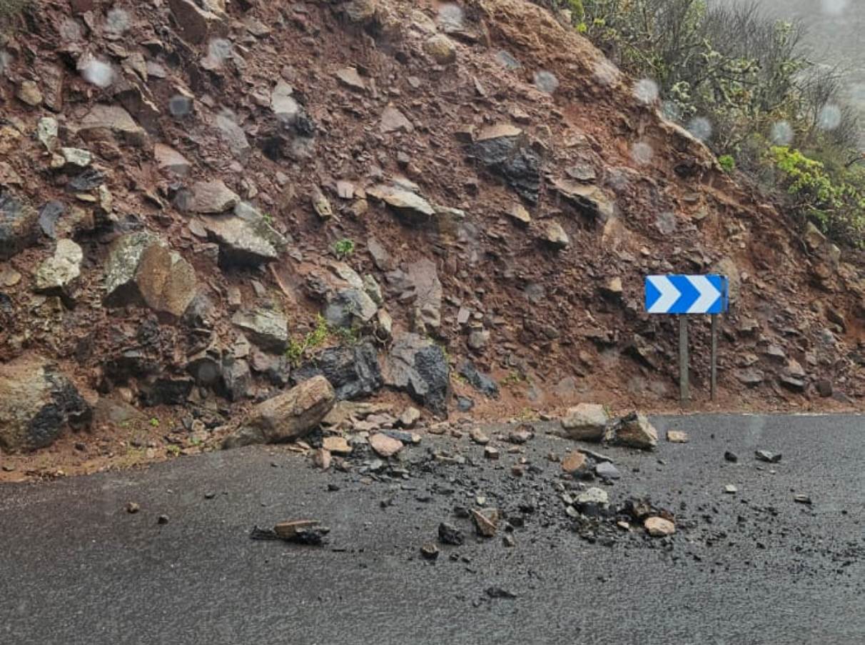 Cierran la carretera de las curvas de Malpaso por desprendimientos