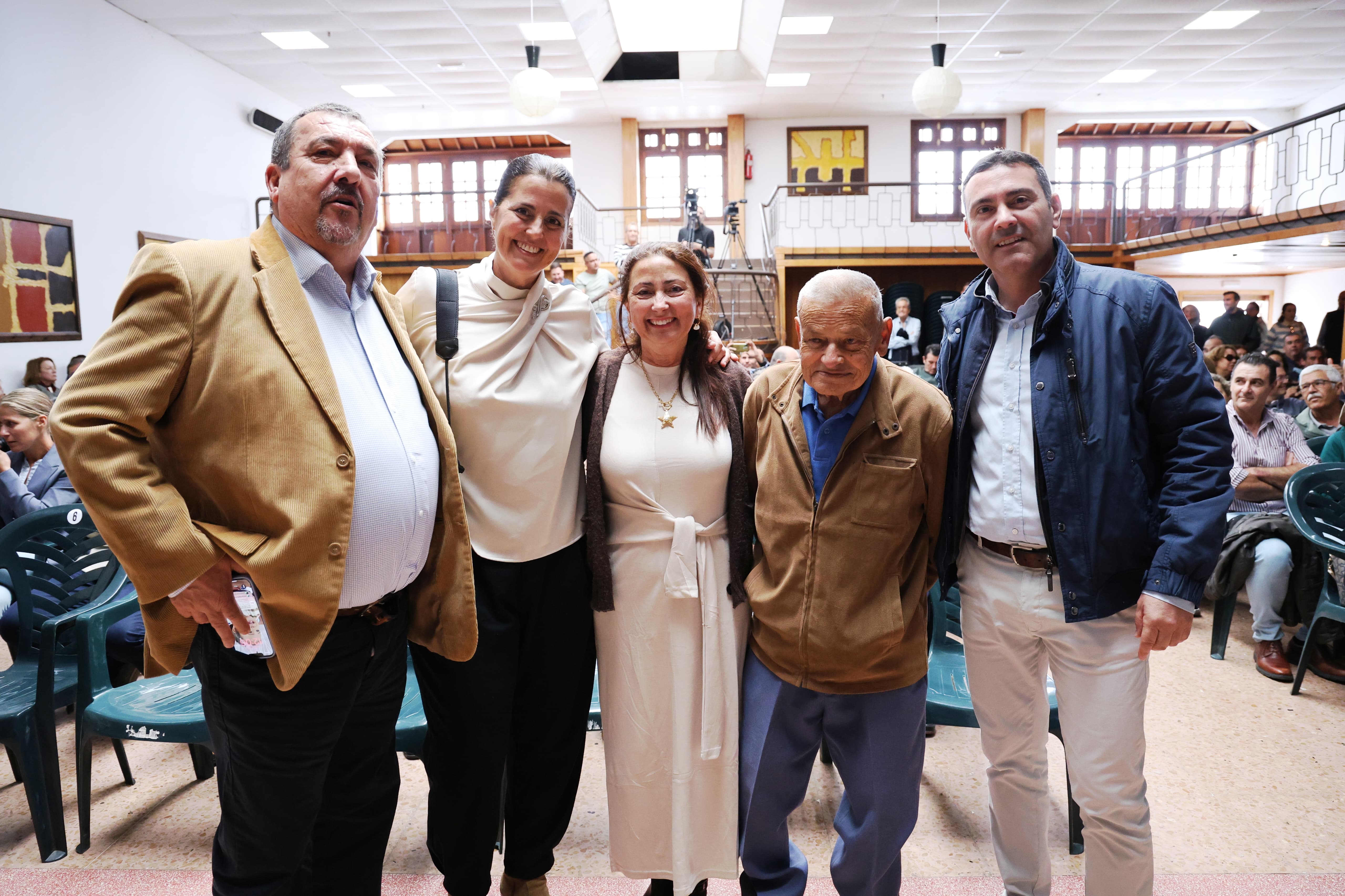 Escultura homenaje a Ladislao Rodríguez en Haría Escultura homenaje a Ladislao Rodríguez en Haría