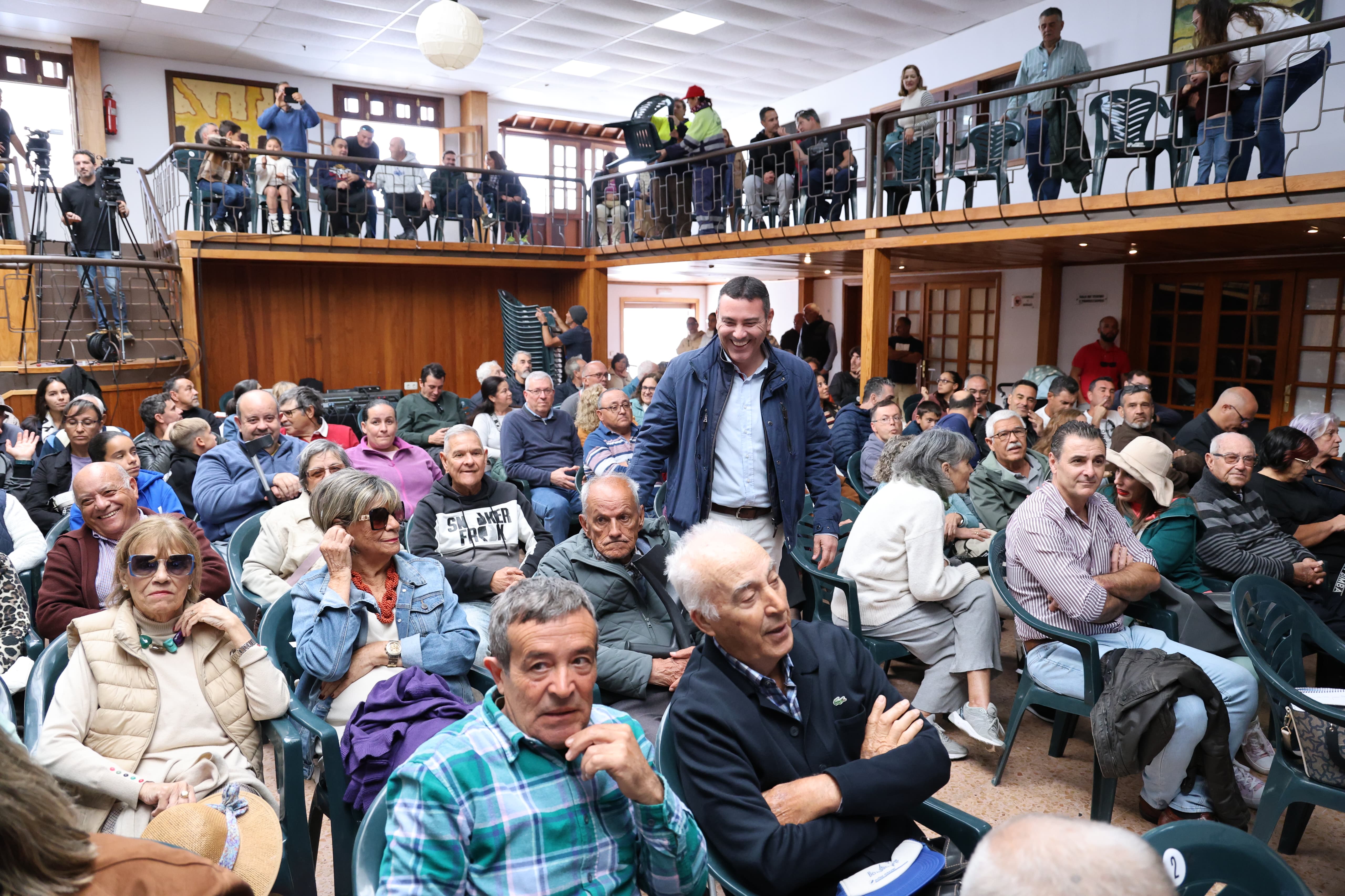 Escultura homenaje a Ladislao Rodríguez en Haría Escultura homenaje a Ladislao Rodríguez en Haría