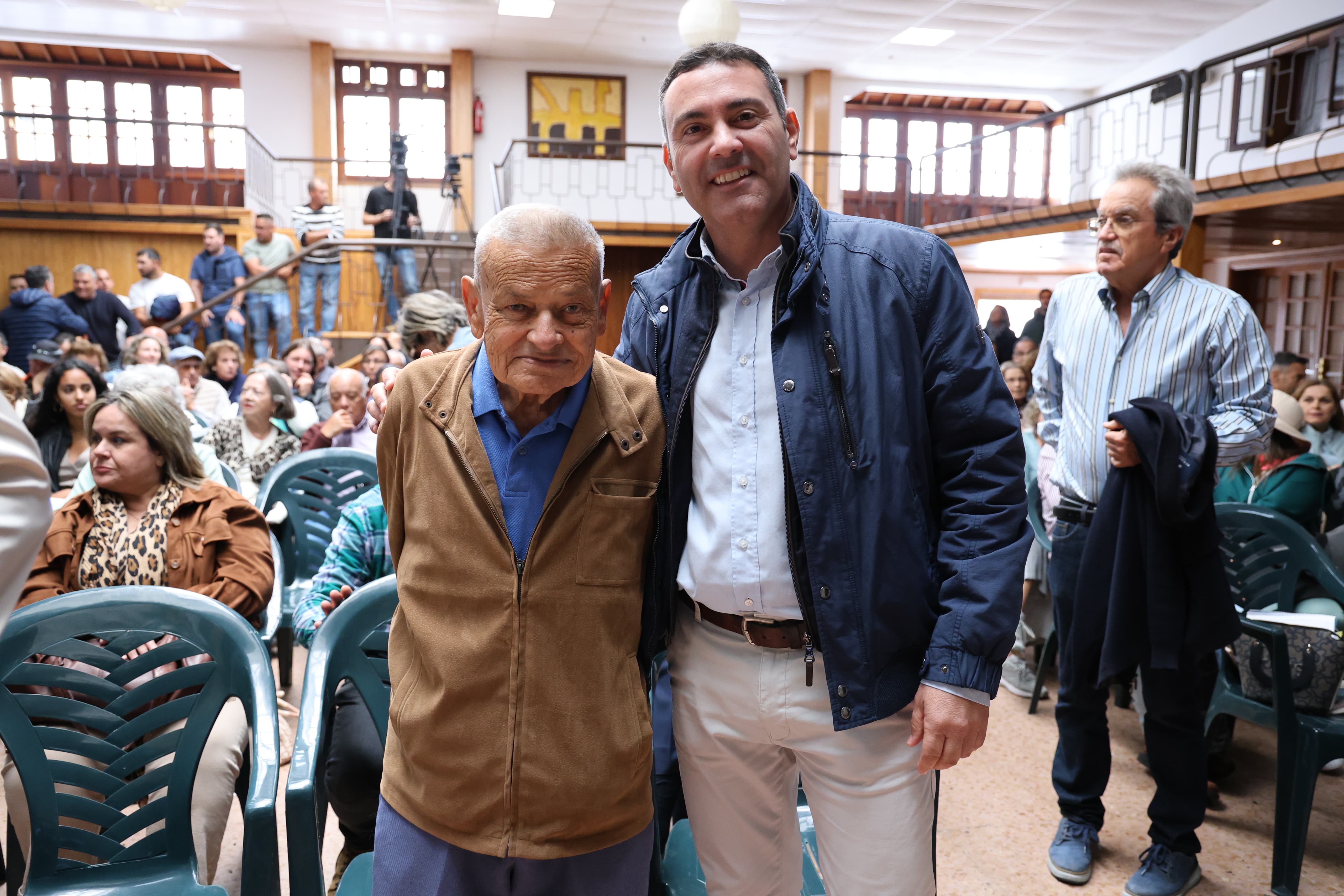Escultura homenaje a Ladislao Rodríguez en Haría Escultura homenaje a Ladislao Rodríguez en Haría