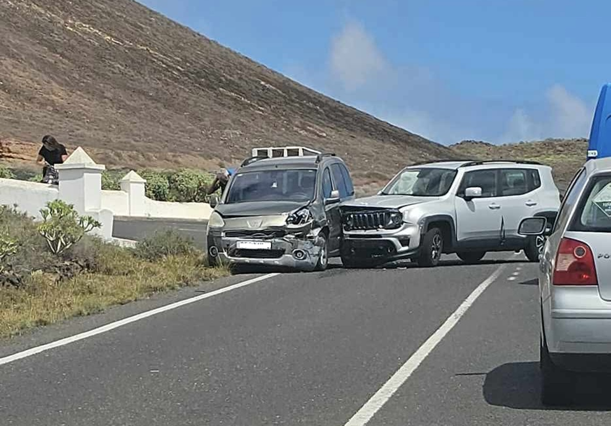 Choque entre dos vehículos