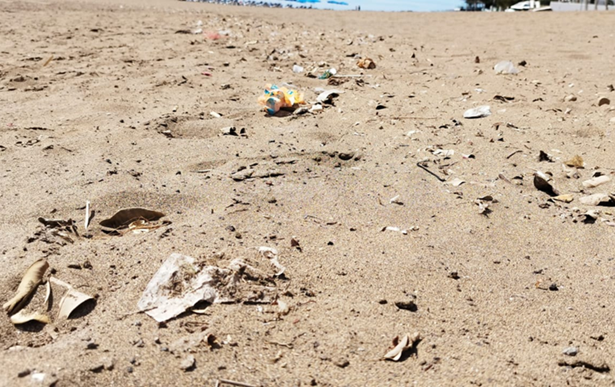 Suciedad en Playa Grande