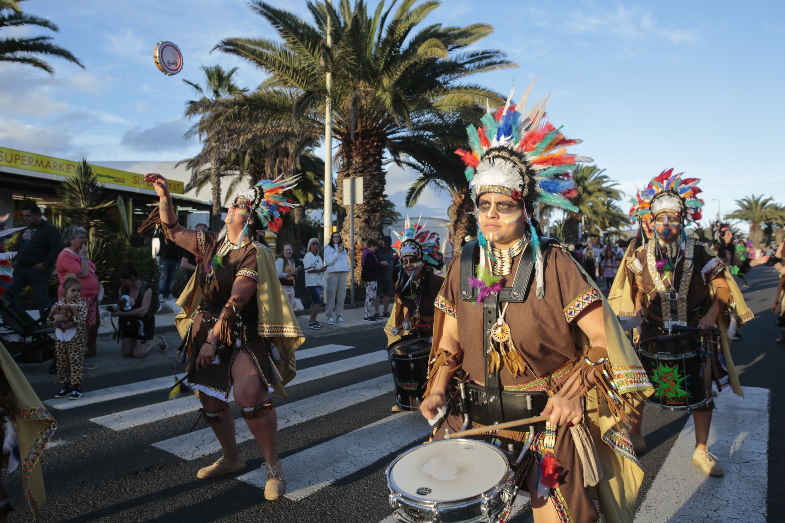 Coso del Carnaval de Costa Teguise, 2025 (Fotos: Juan Mateos) Coso del Carnaval de Costa Teguise, 2025 (Fotos: Juan Mateos)