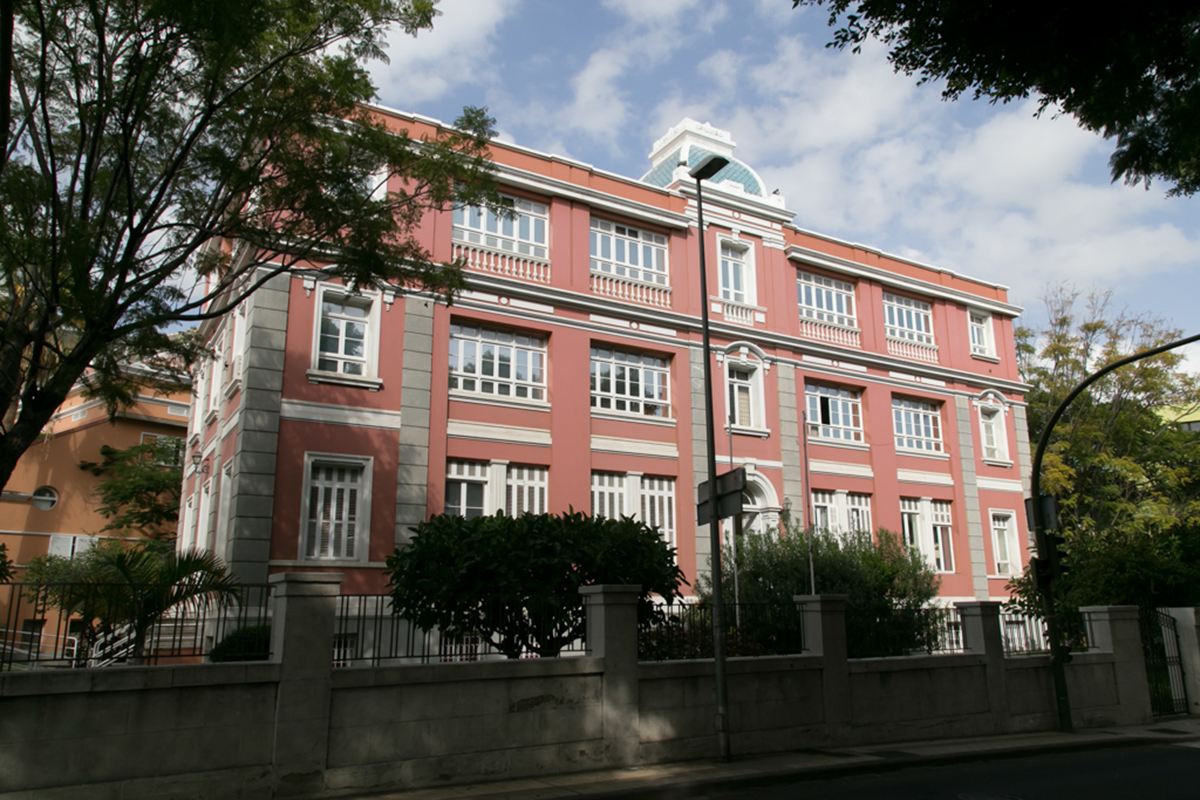 Fachada de la Dirección General de Salud Pública en Santa Cruz de Tenerife. Sanidad.