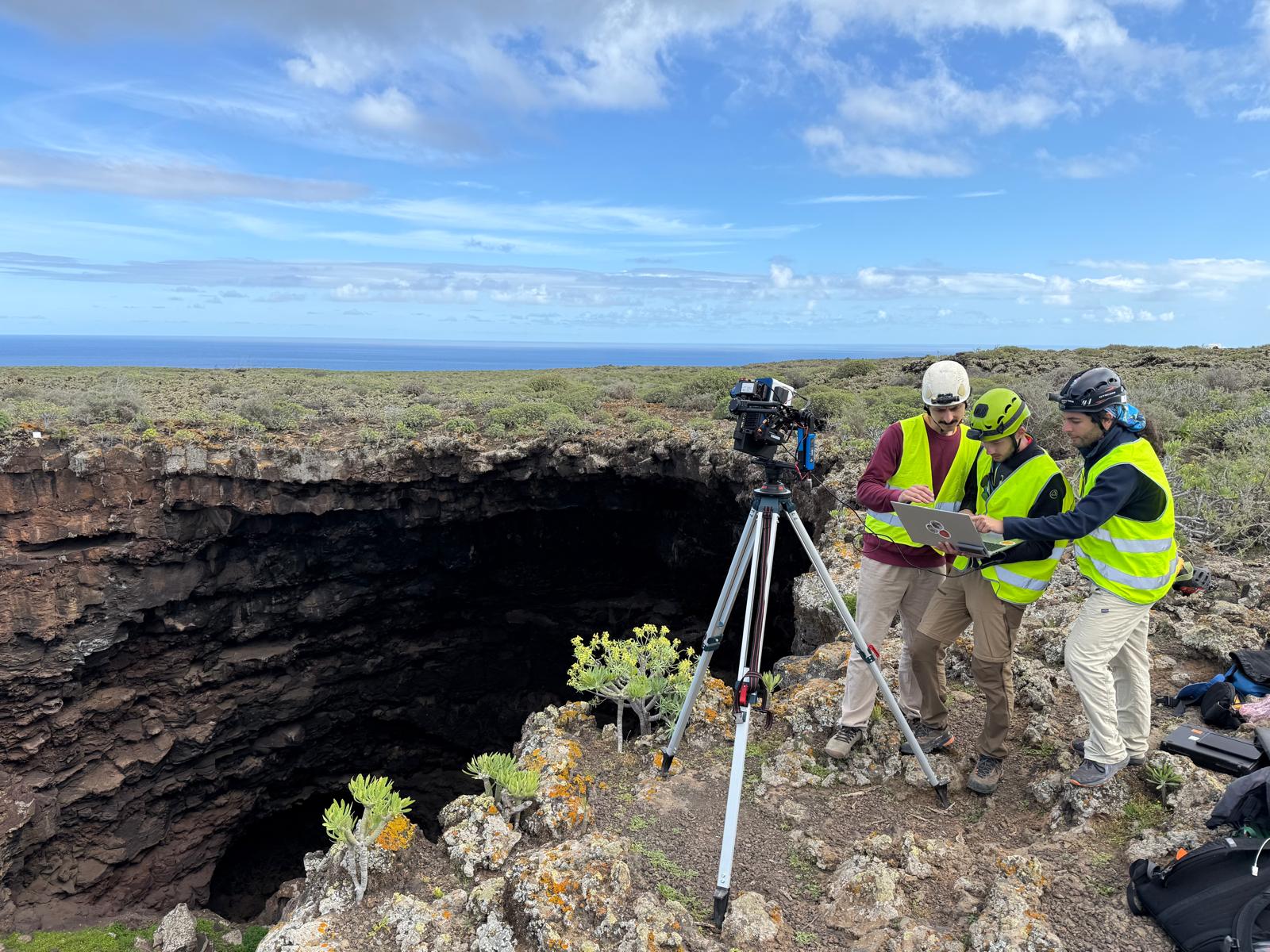 Medidas con una camara especial “hiperespectral” que puede ver la composicion de las rocas