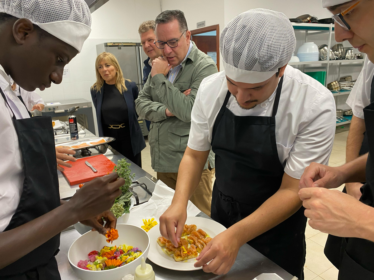 Poli Suárez en su visita al CIPF Microsistemas Poli Suárez en su visita al CIPF Microsistemas