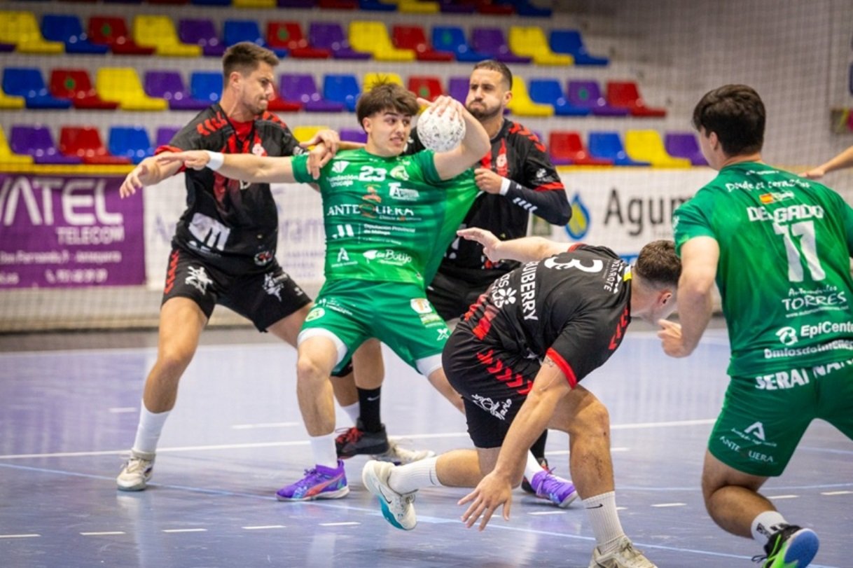 Balonmano Lanzarote se le escapa el partido ante el Dólmenes Antequera