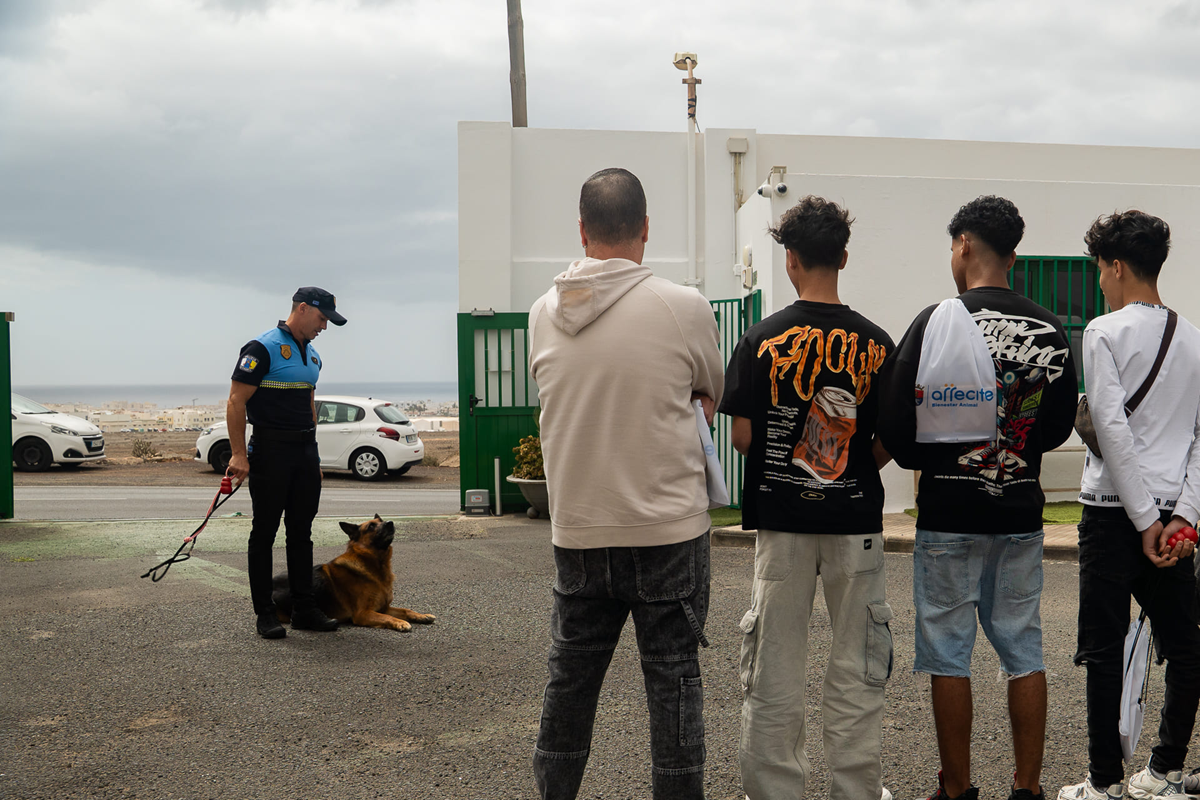 Visita del Centro Acogida Argana al Centro Bienestar Animal Arrecife