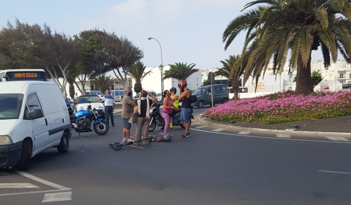 Accidente entre un patinete y un vehículo en Arrecife en una imagen de archivo.