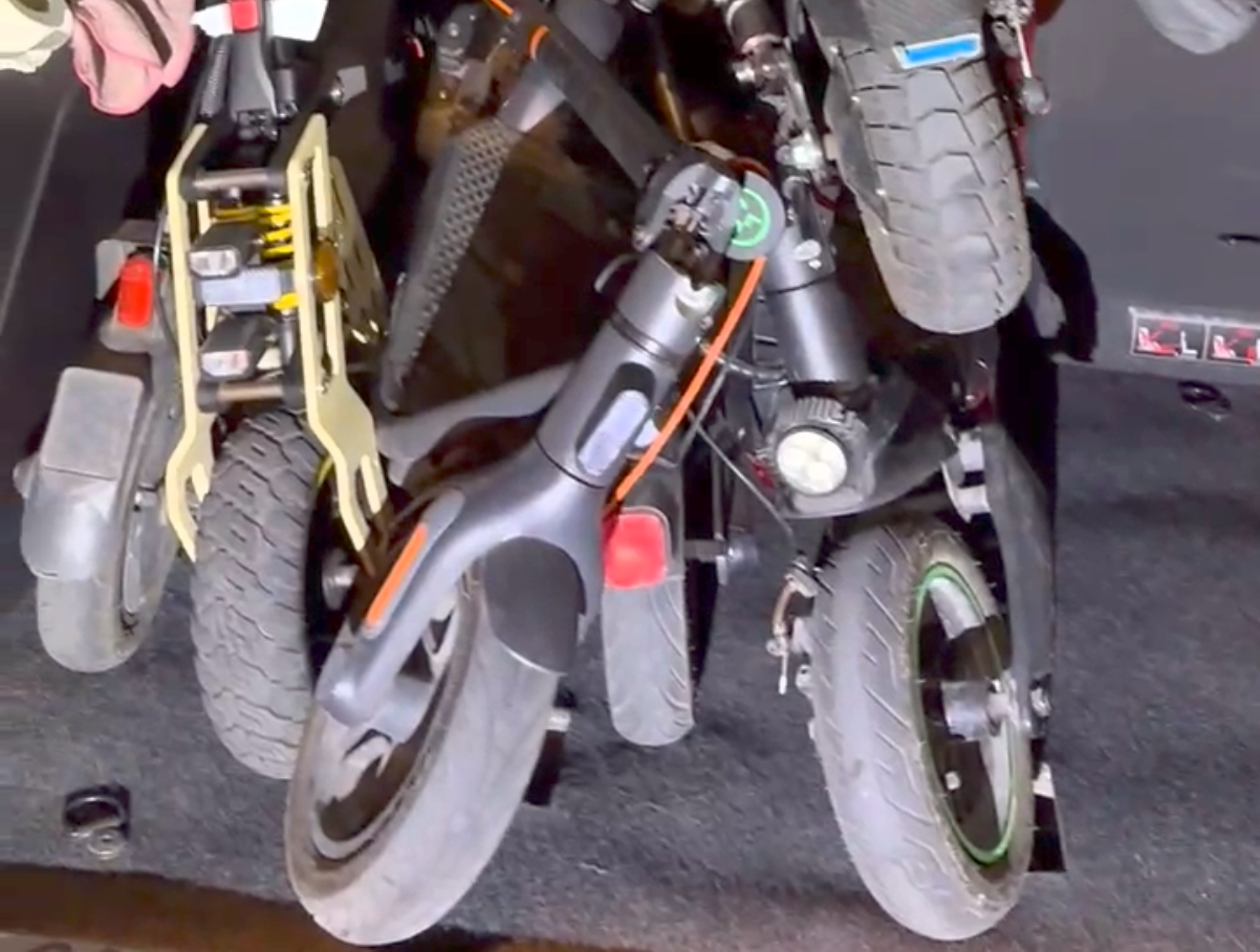 La Policía Local de Arrecife ha inacutado en estos controles 8 patinetas por carecer de homologación o para garantía de pago a infractores no residentes  