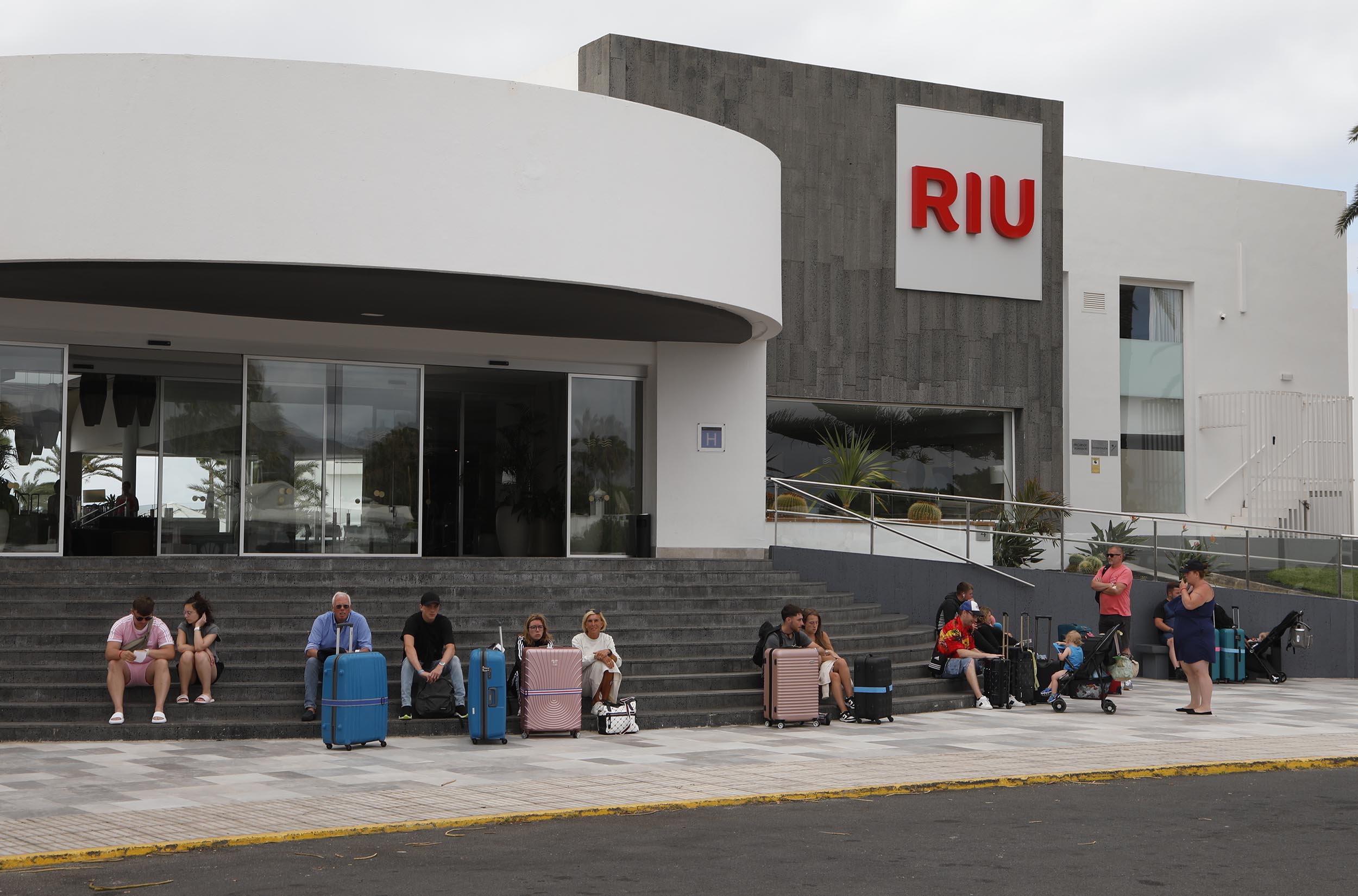 Turistas en hoteles de Lanzarote en una imagen de archivo. Foto: José Luis Carrasco. Semana Santa.