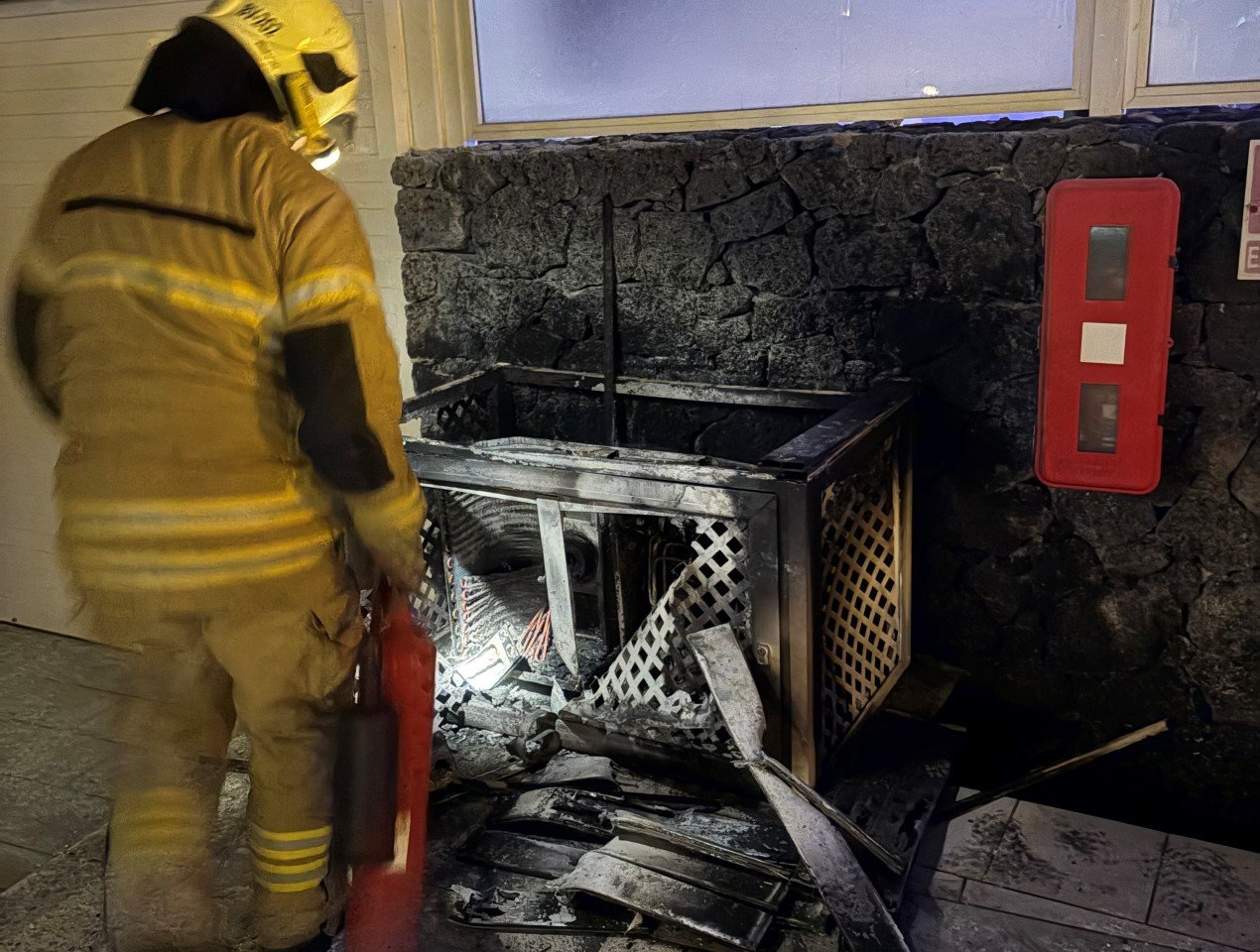 Incendio en la bomba de la piscina de una casa en Puerto del Carmen