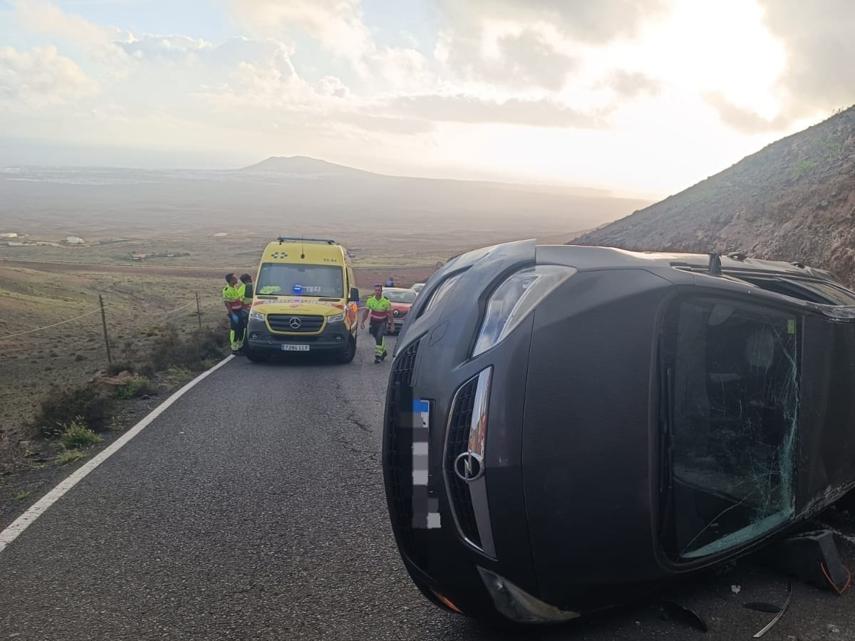 Herido tras volcar con su vehículo cerca de Femés