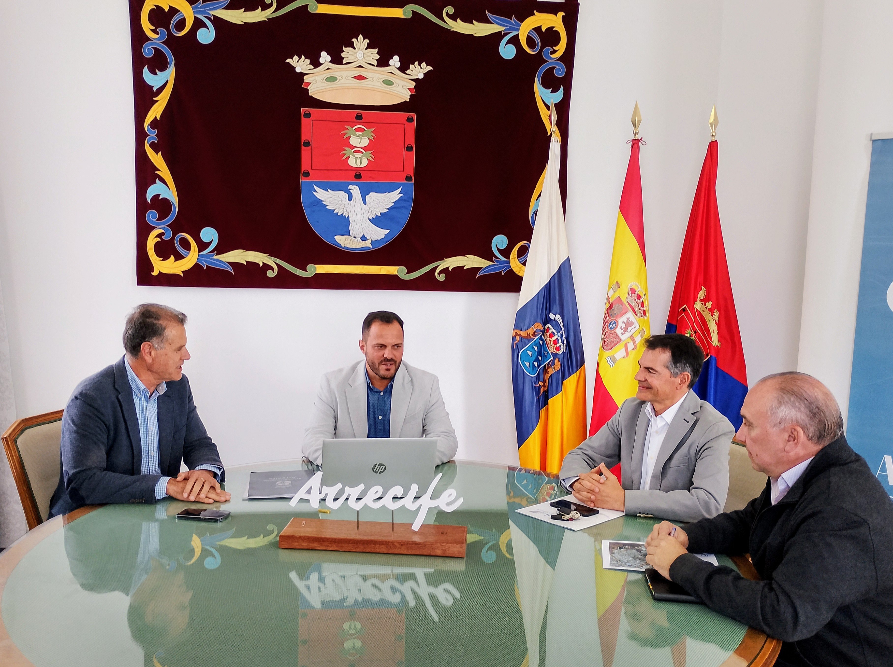 Yonathan de León, Domingo Cejas, el director de Canal Gestión y el gerente del Consorcio.