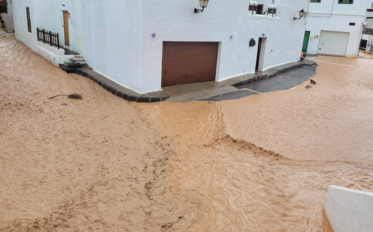 Imagen de una de las calles afectadas por las lluvias en Haría