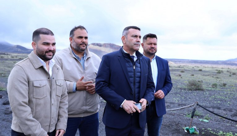 The president of the Cabildo of Lanzarote, Oswaldo Betancort, and the rest of the councilors. The president of the Cabildo of Lanzarote, Oswaldo Betancort, and the rest of the councilors.
