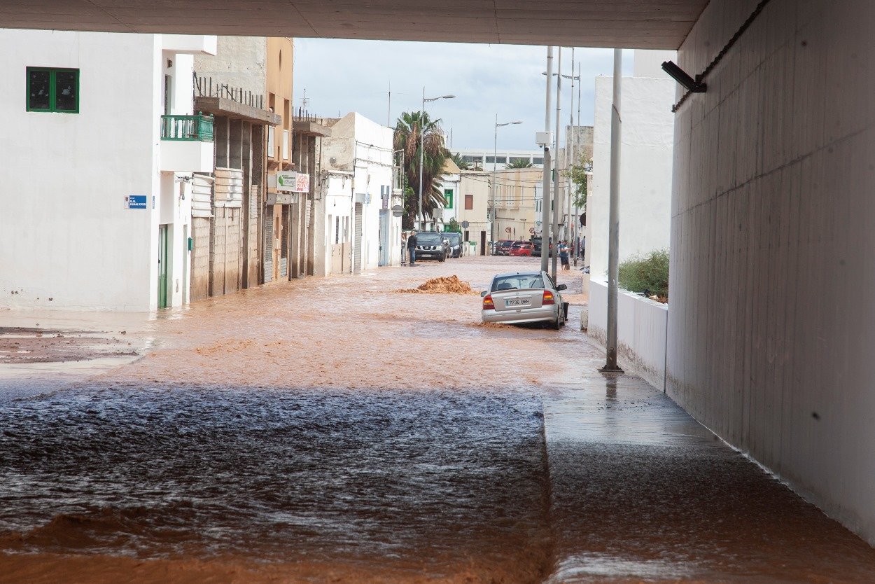 Calles anegadas en Arrecife (Fotos: Juan Mateos)