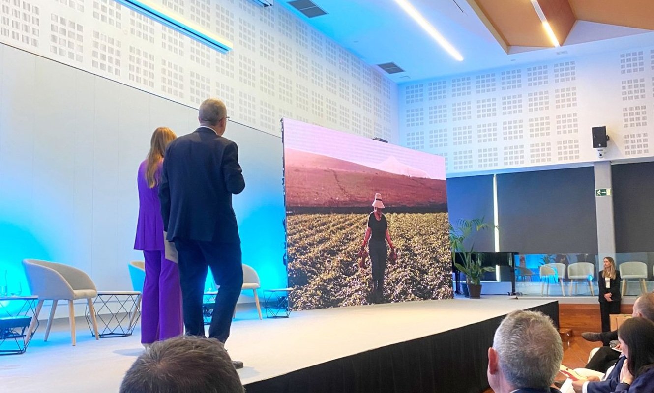 Entrega del premio tras el visionado. Agricultura y Ganadería.
