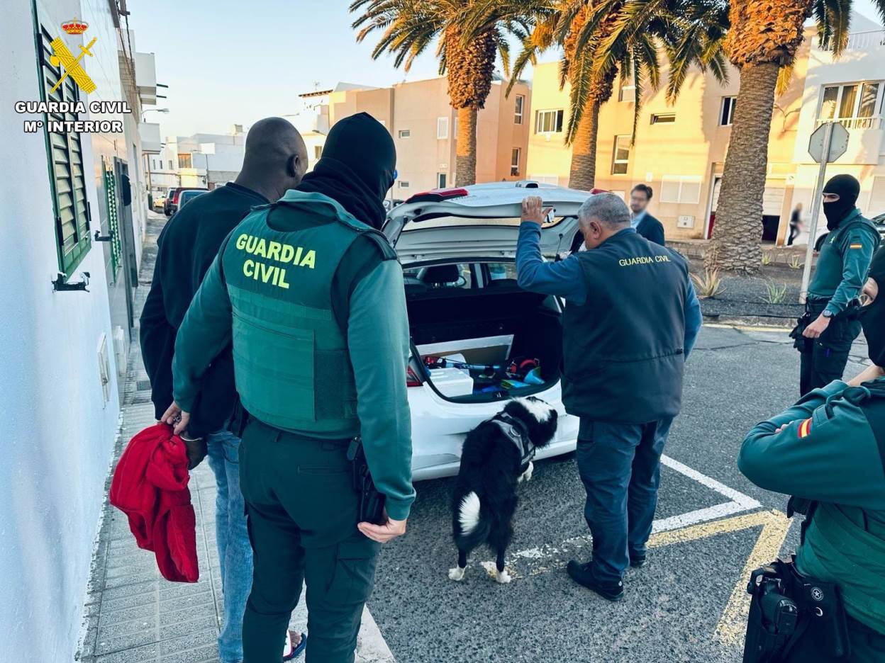 Detenido en Lanzarote un hombre por vender droga en parques y zonas de ocio de toda la isla