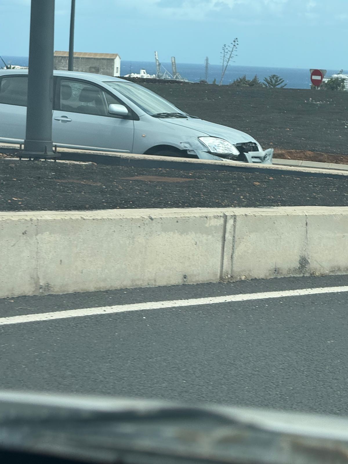 Accidente entre dos turismos en Tahíche