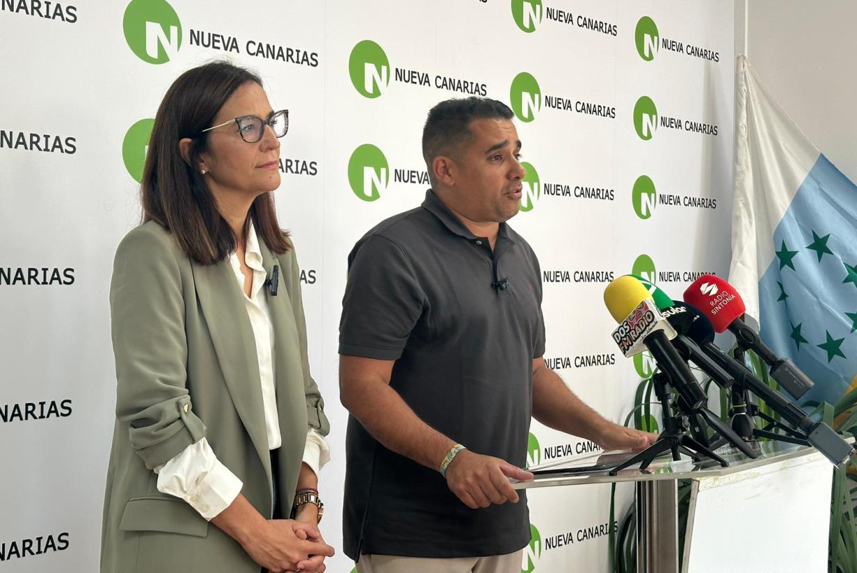 Yoné Caranballo y Natalia Santana durante la rueda de prensa