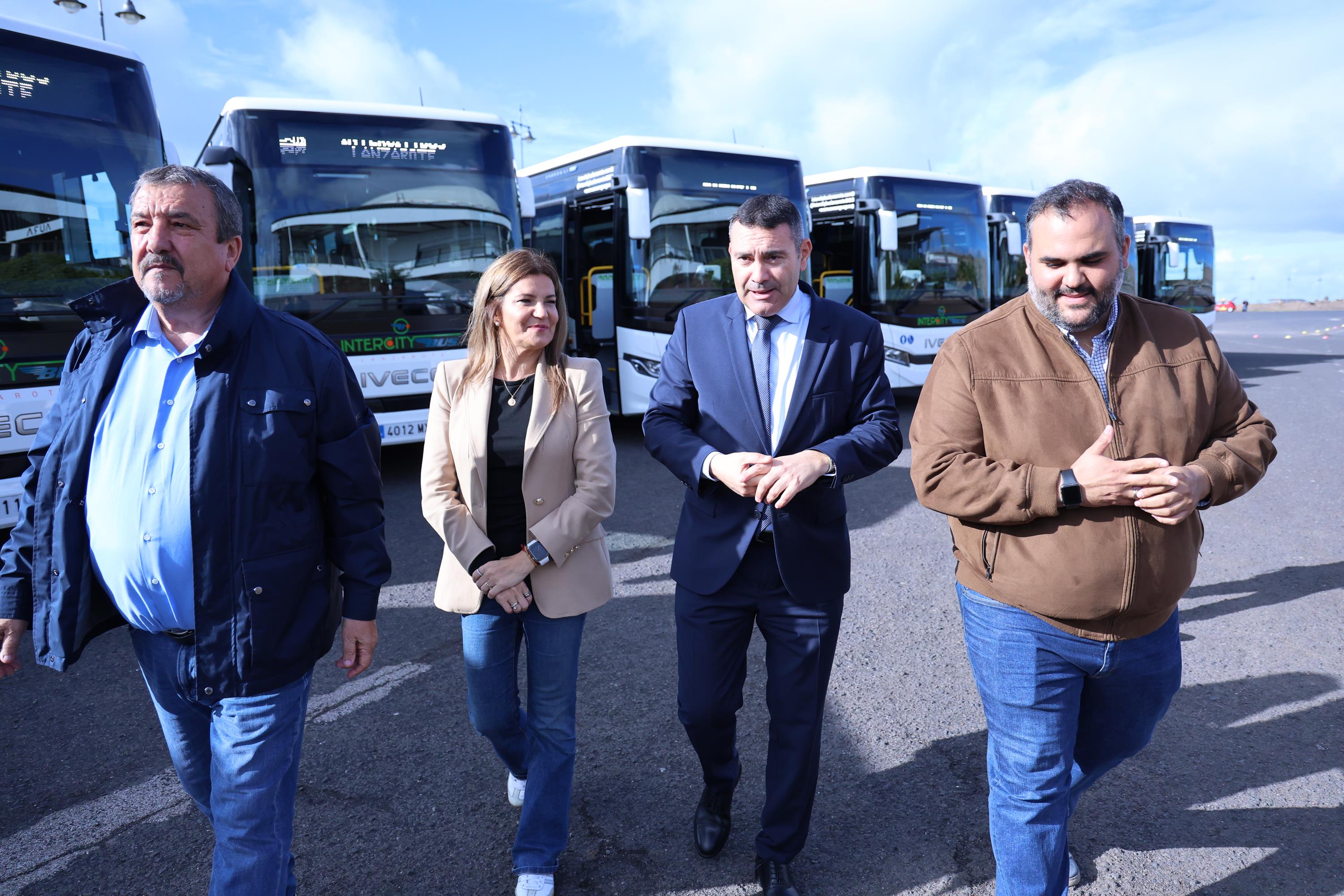 Presentación de las nuevas rutas y guaguas.