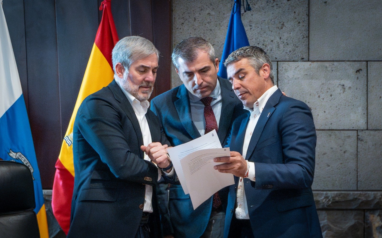 Fernando Clavijo, Manuel Domínguez y Narval Quintero en un Consejo de Gobierno.