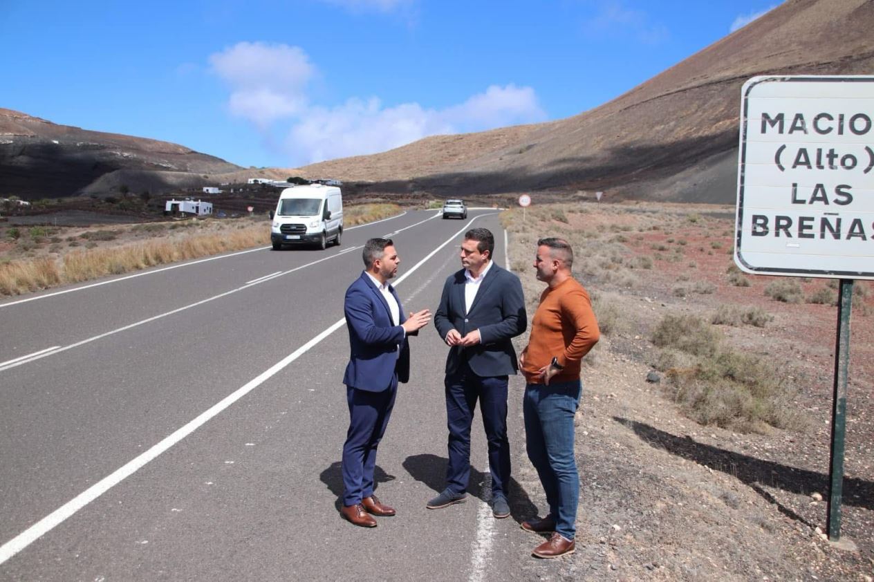Jacobo Medina junto al alcalde y al concejal de Obras