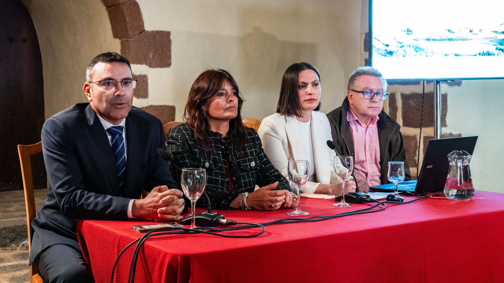 Presentación del proyecto histórico en el Castillo de Santa Bárbara.