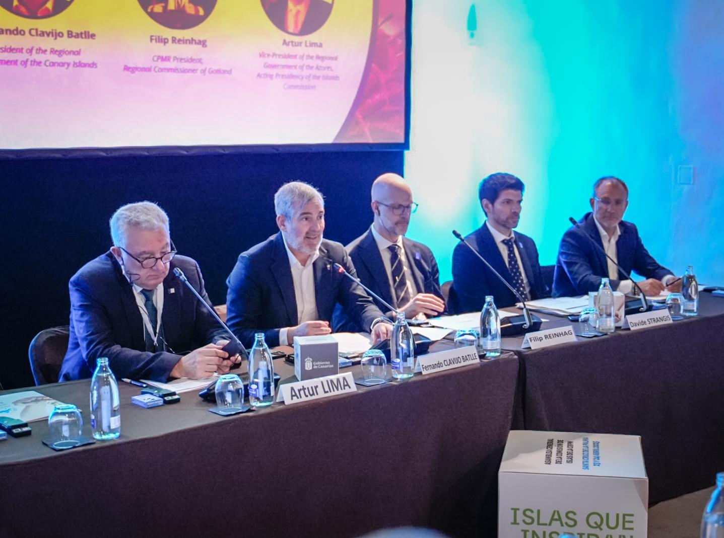 Clavijo en la Comisión de las Islas Europeas. 