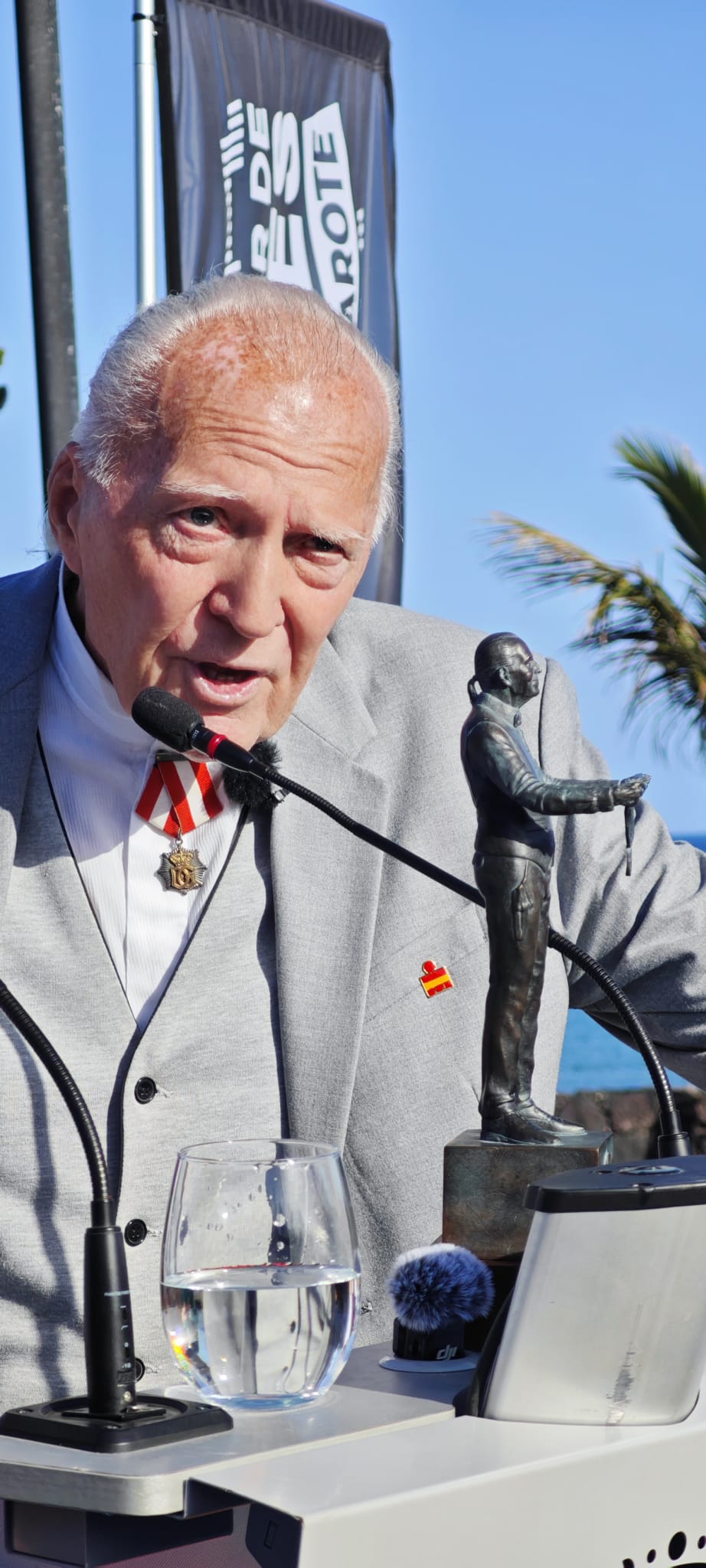 Escultura homenaje a Kenneth Gasque