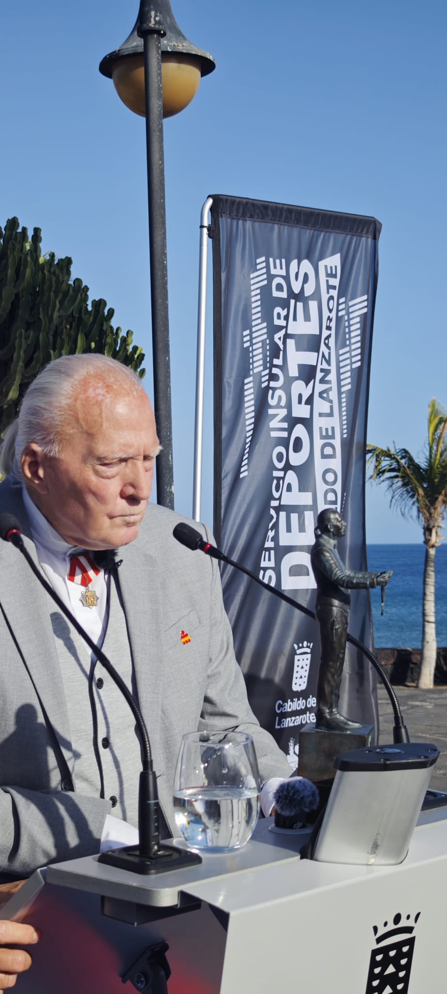 Escultura homenaje a Kenneth Gasque