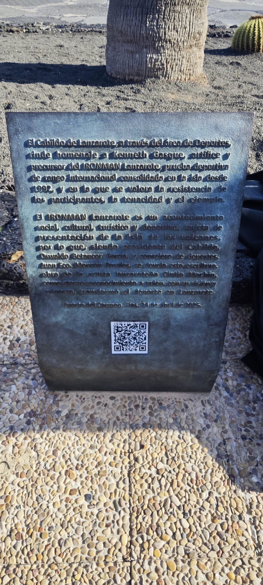 Escultura homenaje a Kenneth Gasque