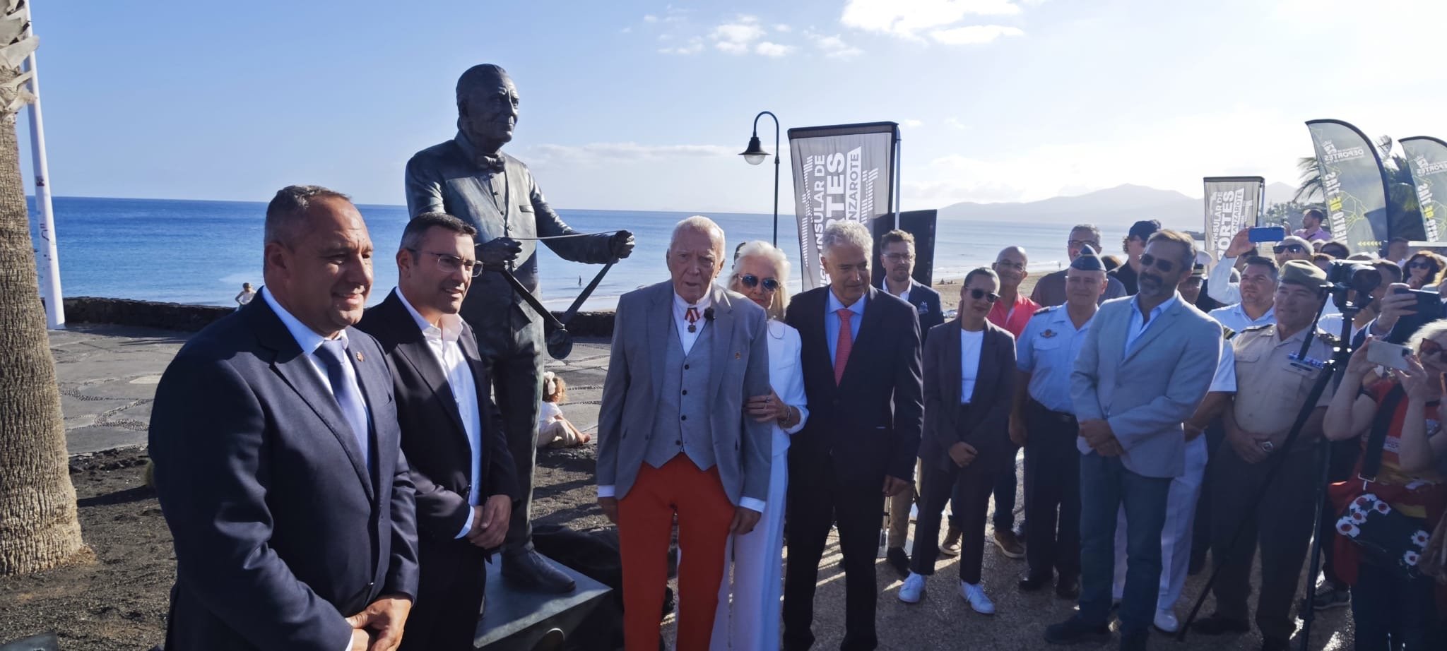 Escultura homenaje a Kenneth Gasque