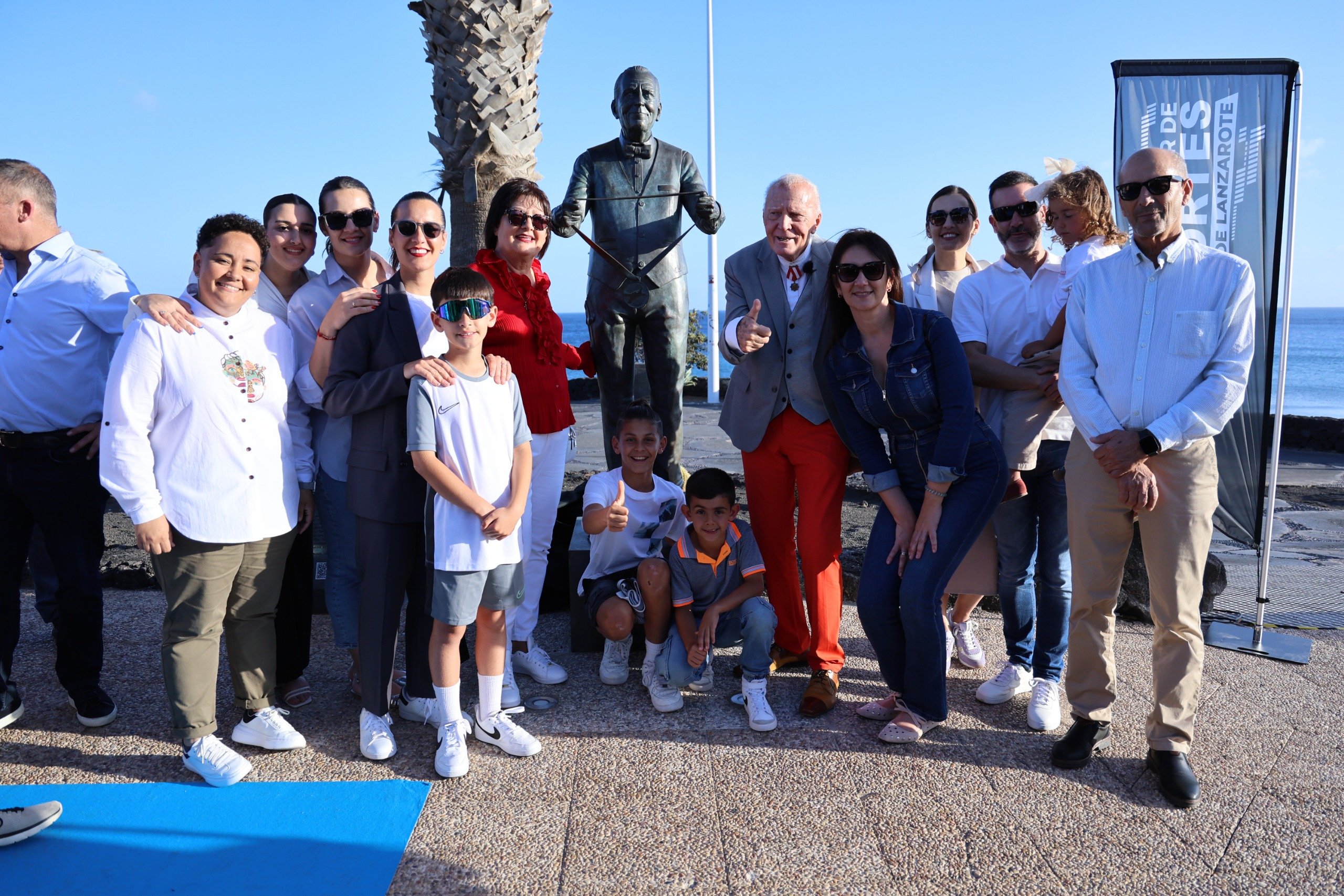 Escultura homenaje a Kenneth Gasque
