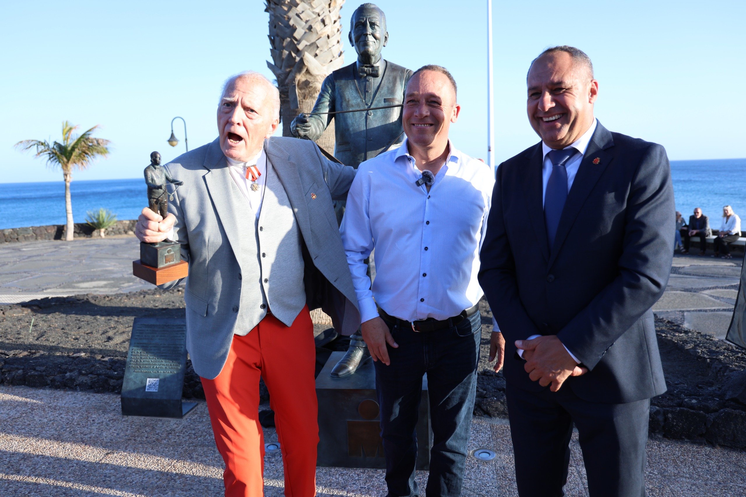 Escultura homenaje a Kenneth Gasque