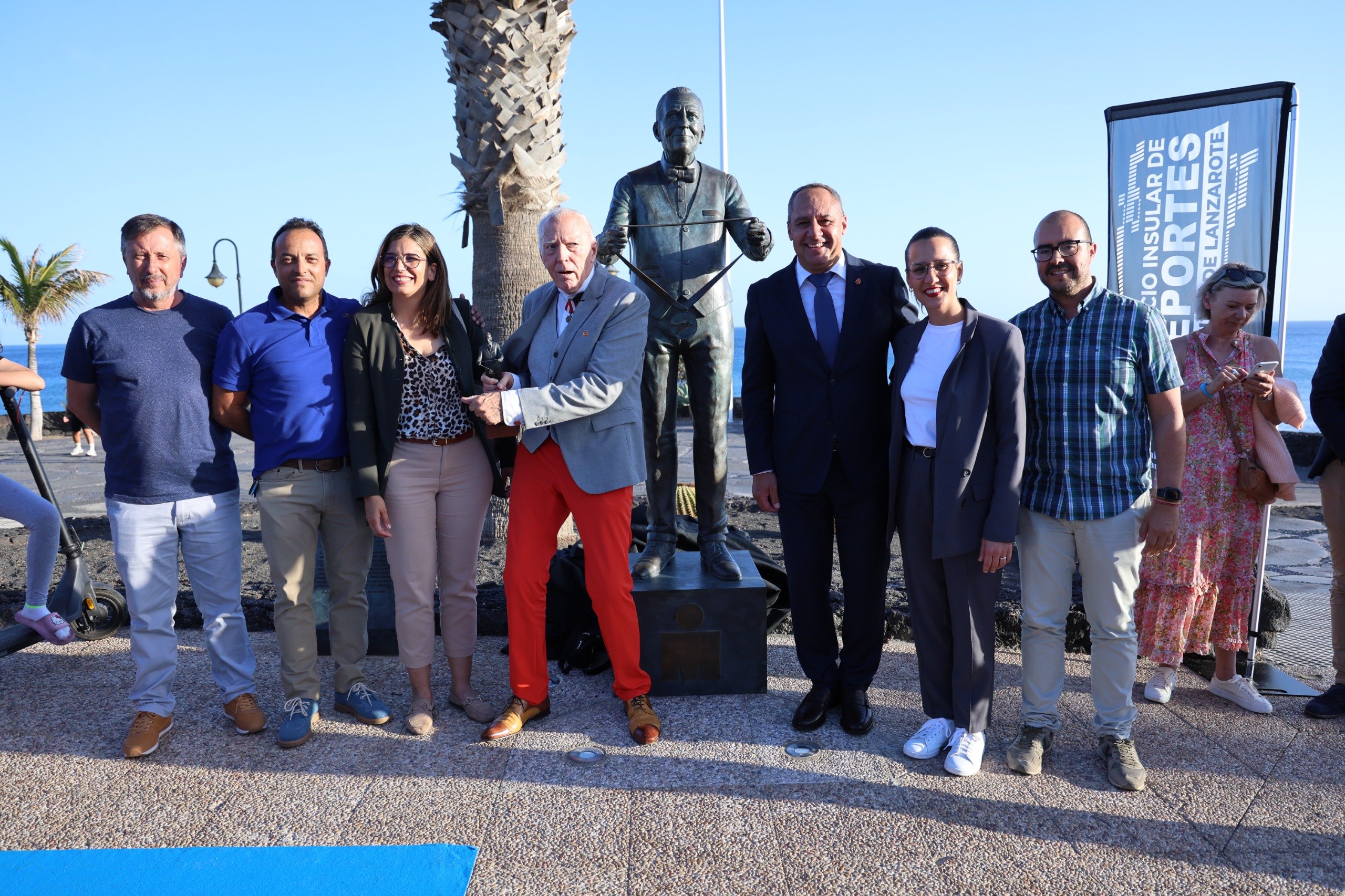 Escultura homenaje a Kenneth Gasque