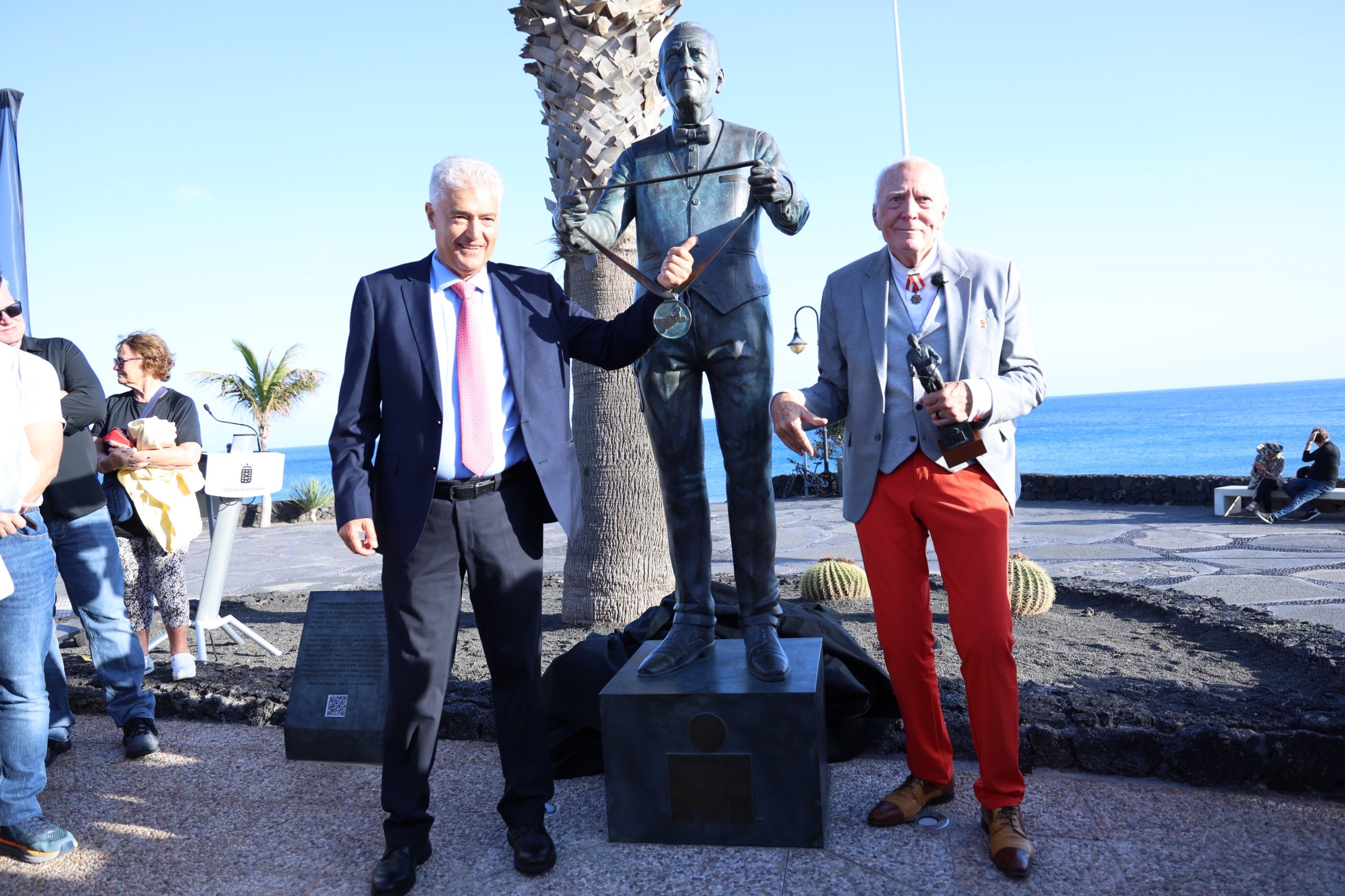 Escultura homenaje a Kenneth Gasque