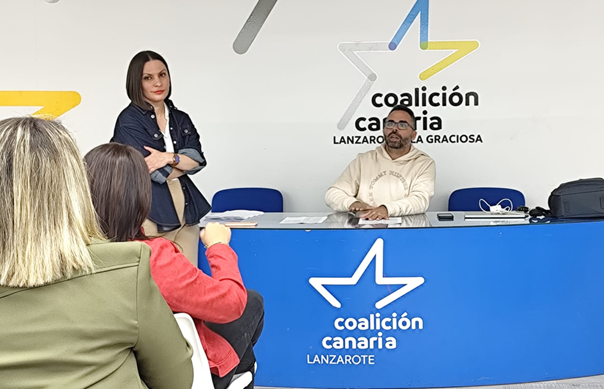 Migdalia Machín, secretaria insular, y Echedey Eugenio, secretario de Organización, en una reunión anterior