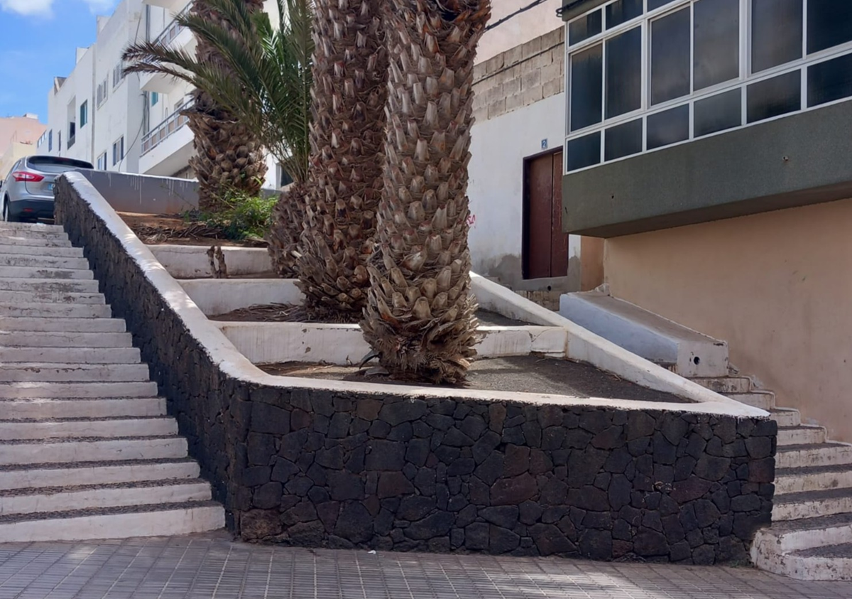 Stairs in Arrecife in which they demand a handrail