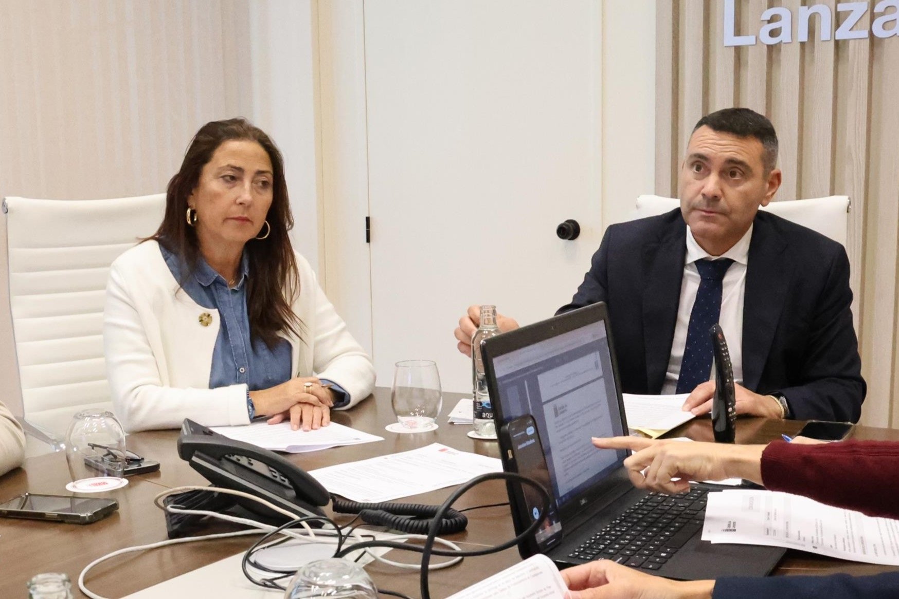 Consejo de Gobierno en el Cabildo de Lanzarote. Ayudas.